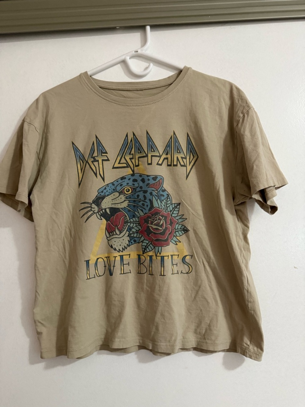 Def Leppard "Love Bites" Graphic Tee - Tan
